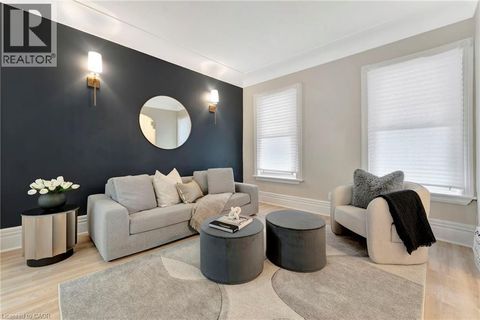 142 SANFORD Avenue N Hamilton ON L8L5Z5
