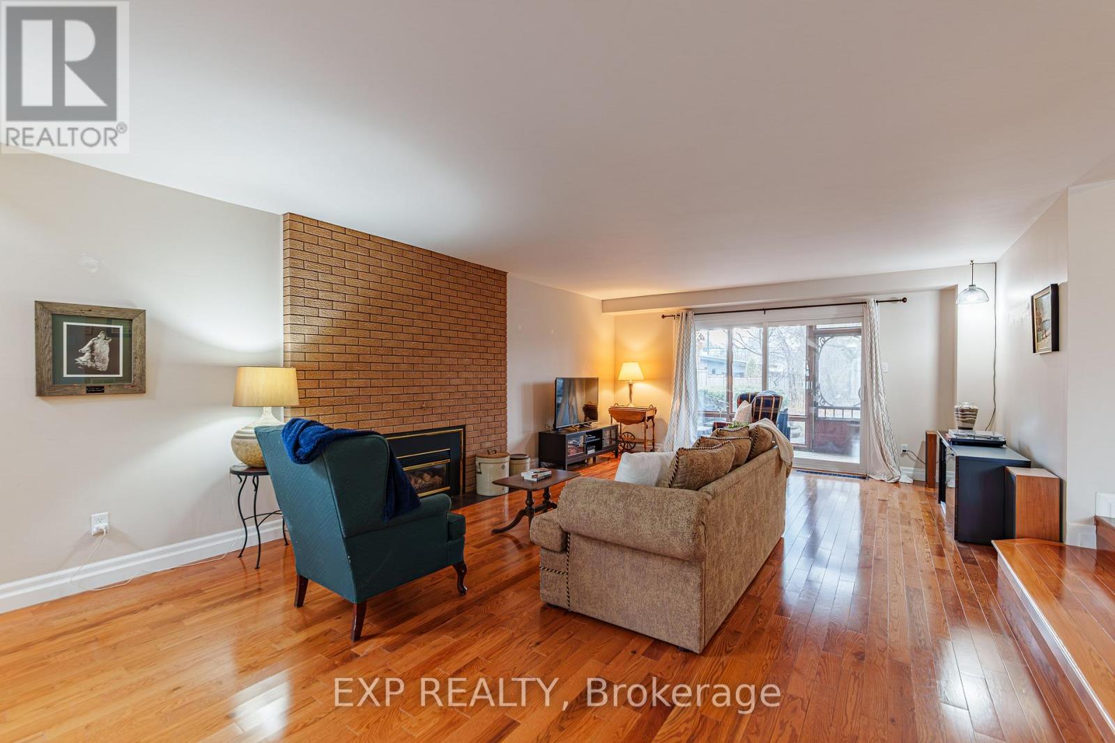 1592 APELDOORN AVENUE