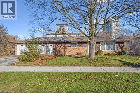 366 HOLLY Street Waterloo ON N2L4G3