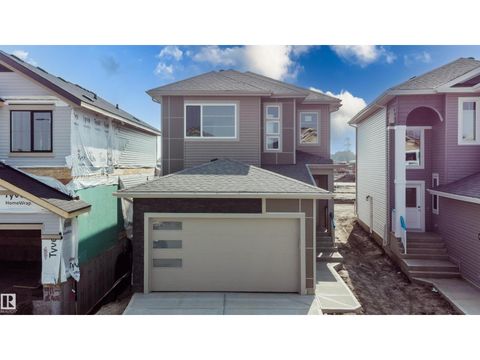 915 18 AV NW Edmonton AB T6T2X3