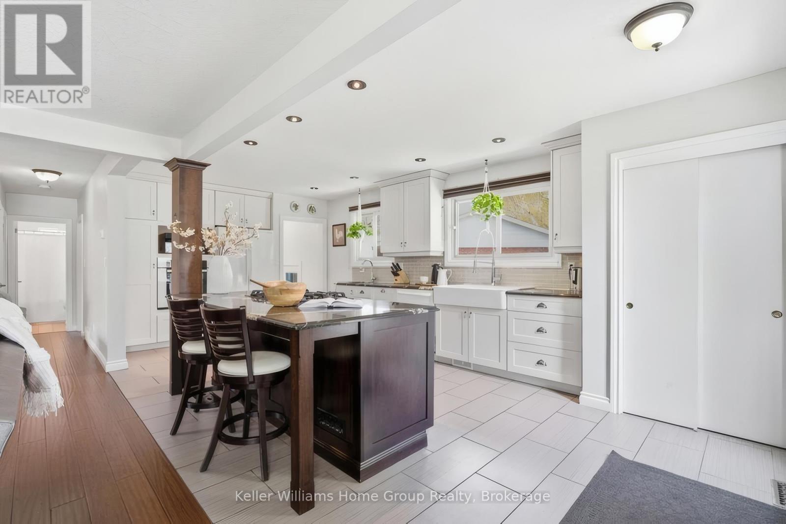 48 SUNNYLEA CRESCENT