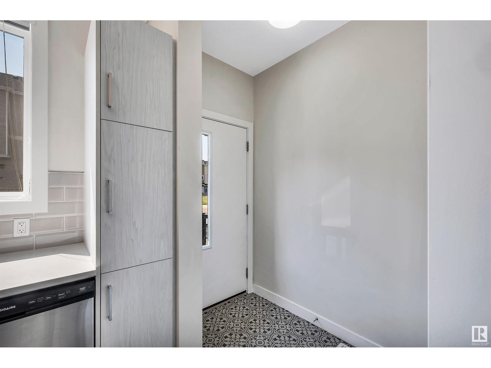 #60 600 BELLEROSE DR
