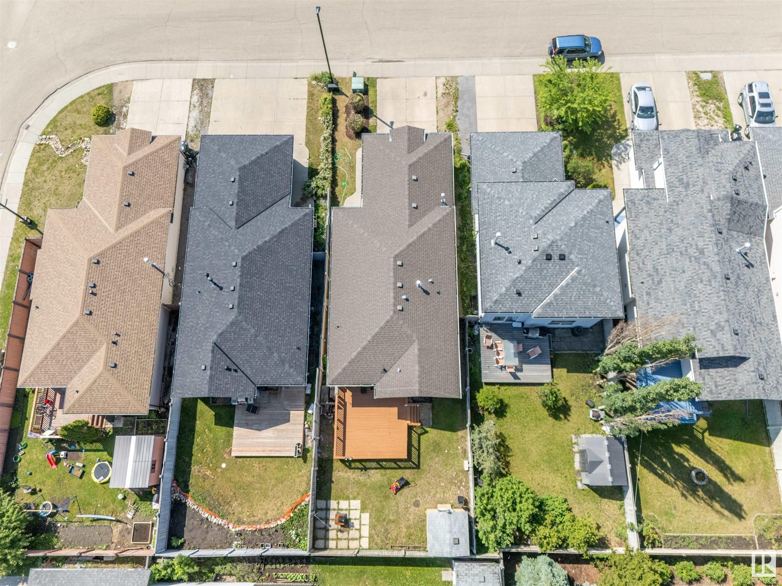 3312 27 AVE NW