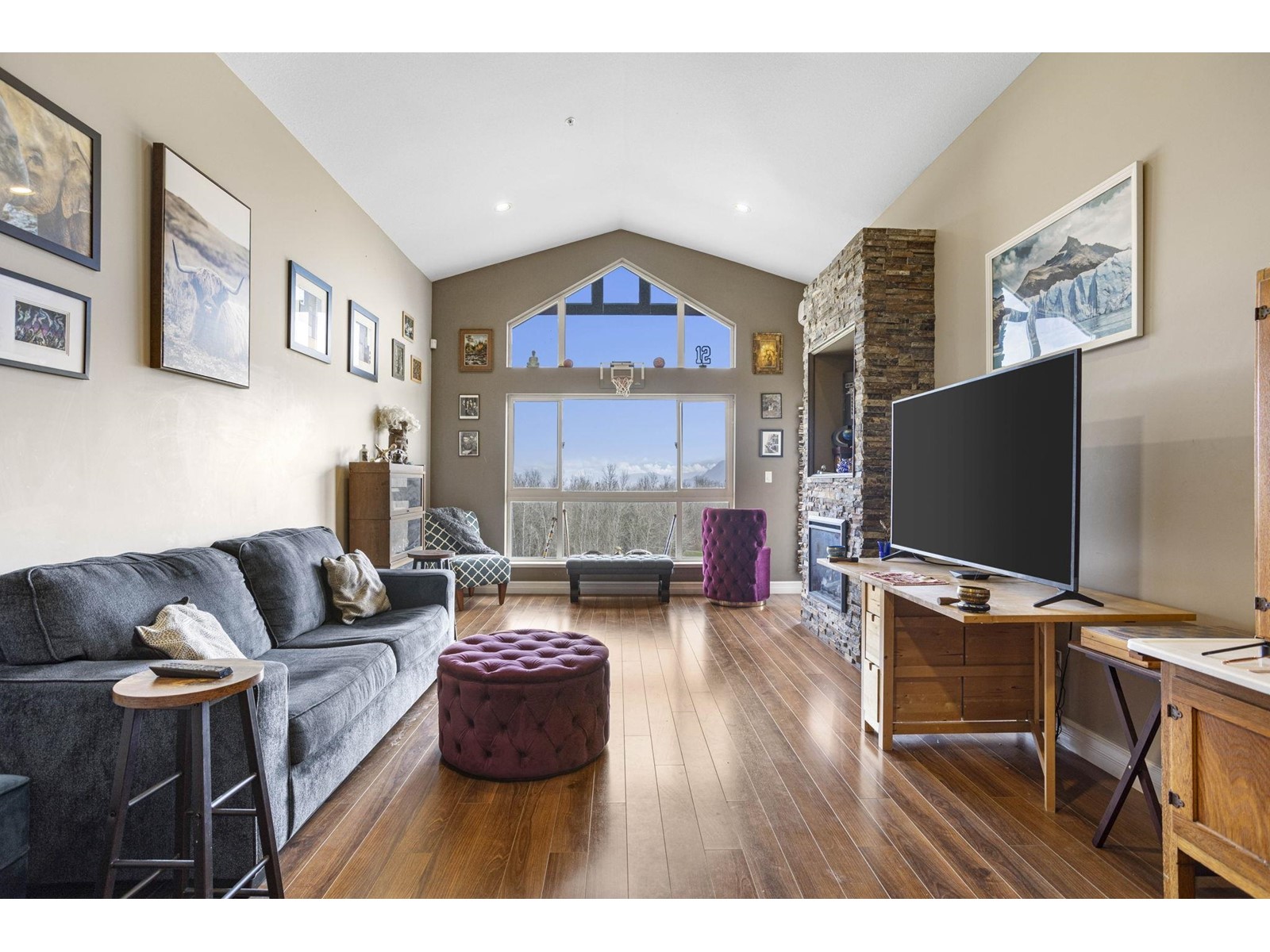 B305 33755 7TH AVENUE