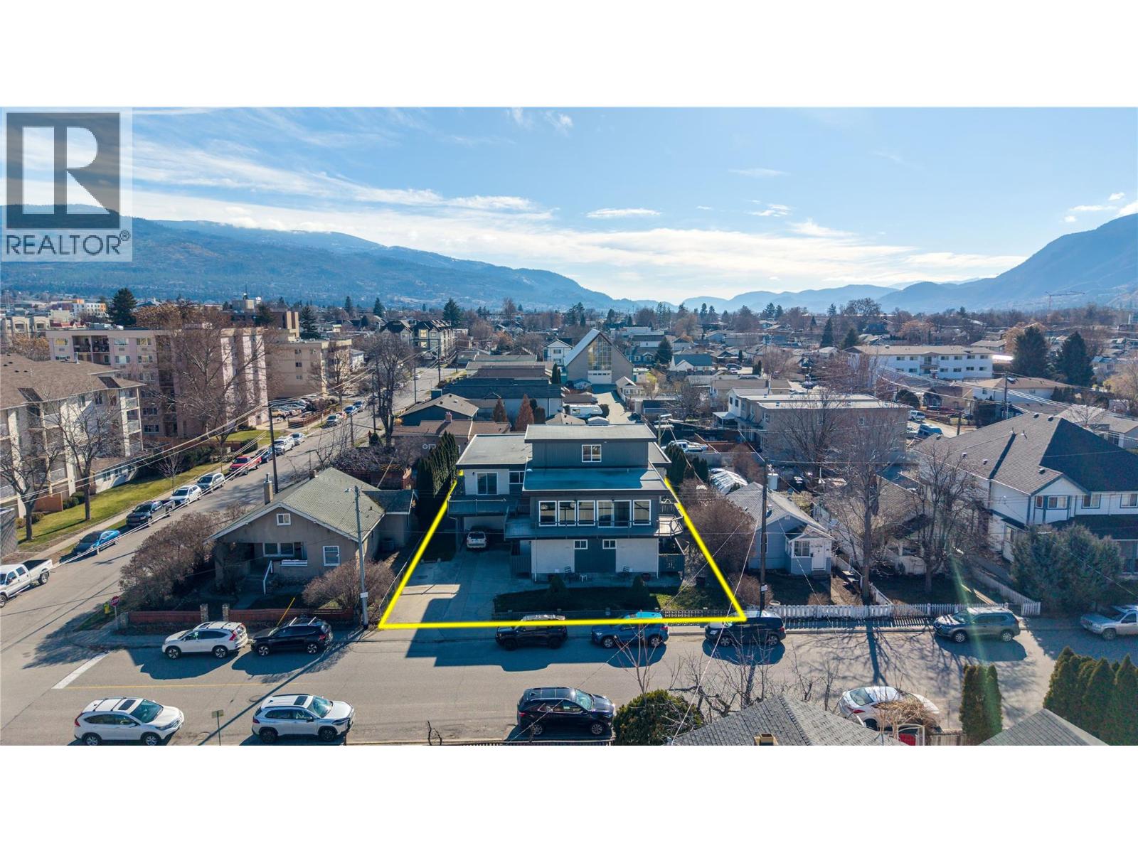 328 NANAIMO Avenue W