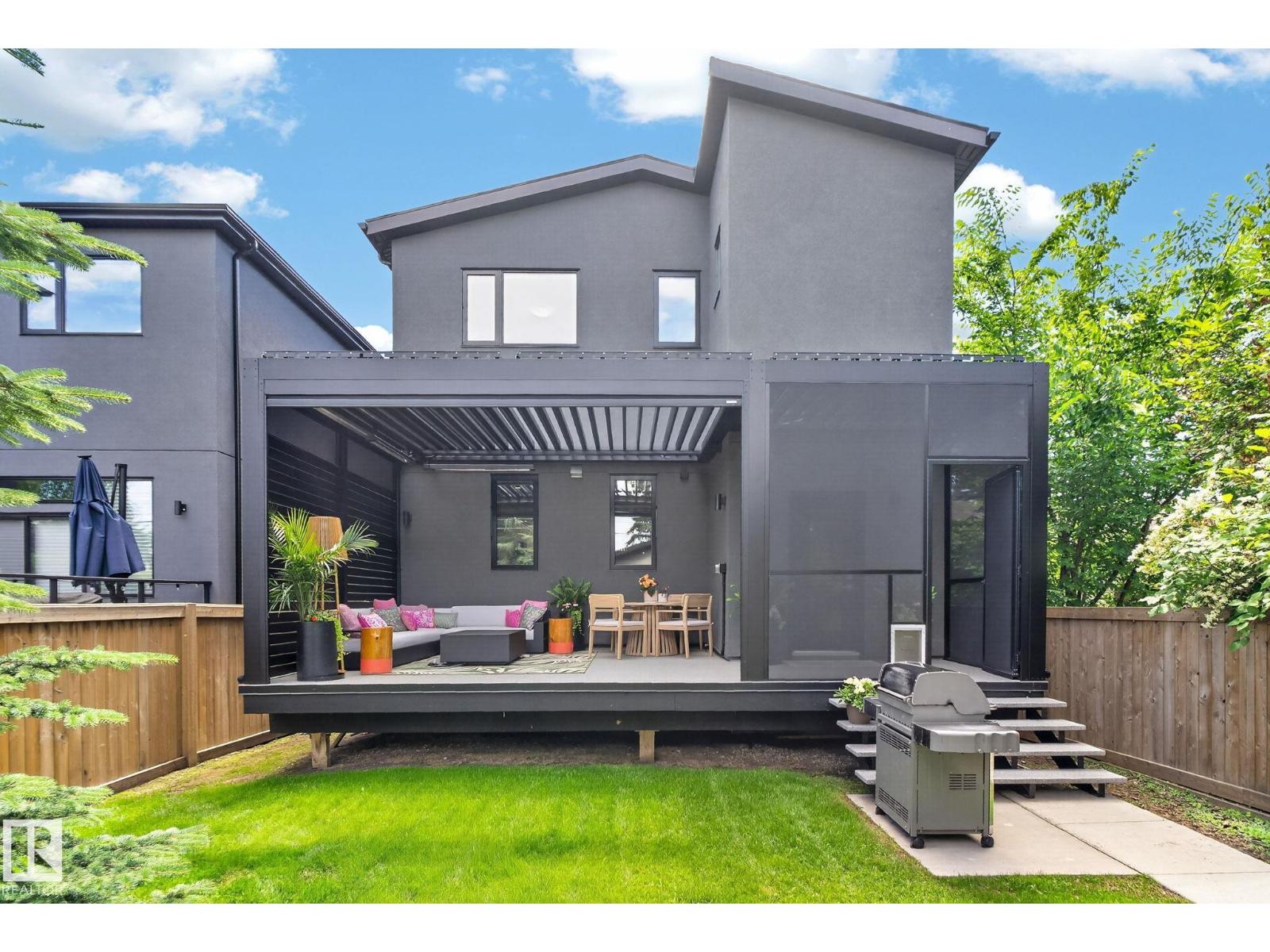 143B LAURIER DR NW