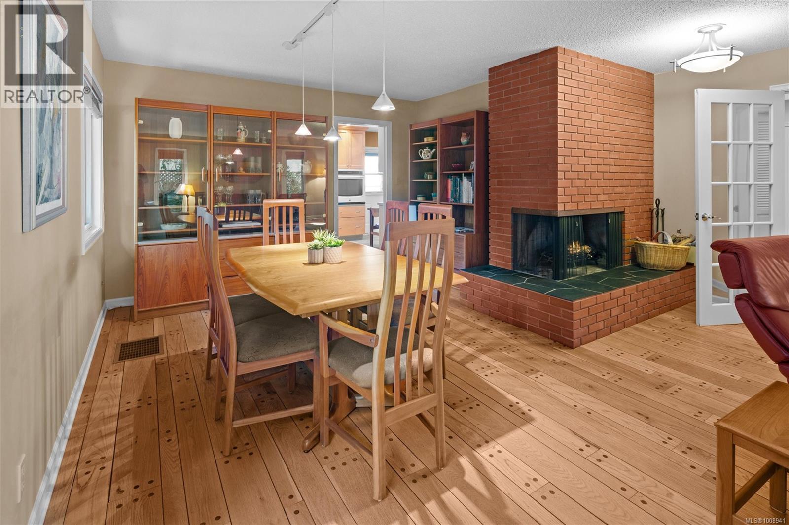 4216 Lynnfield Cres