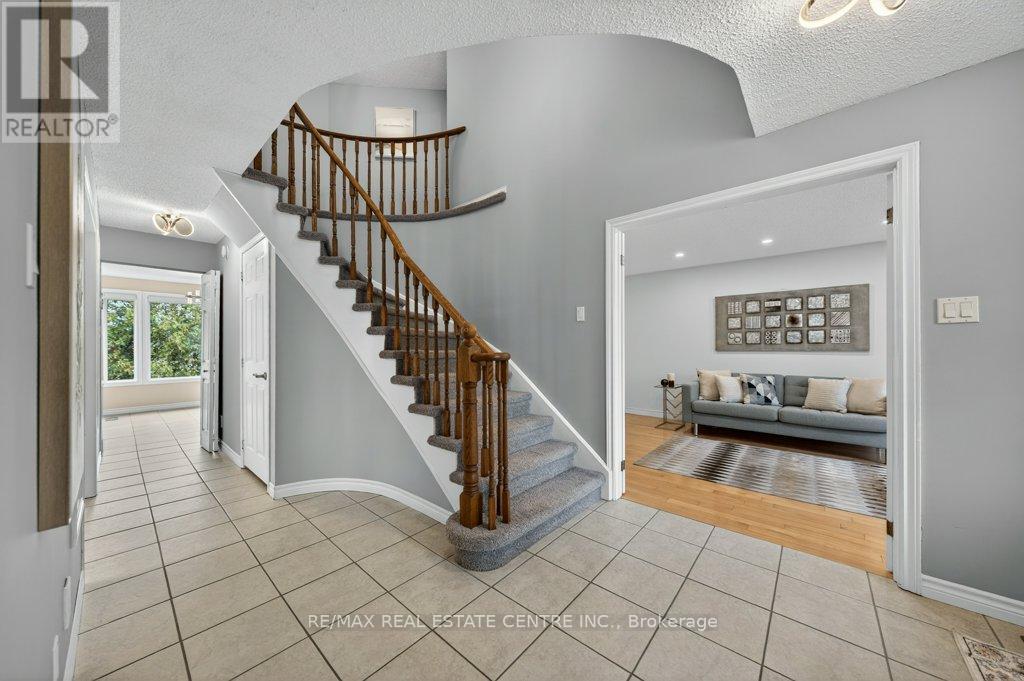 40 OLD MAPLE LANE