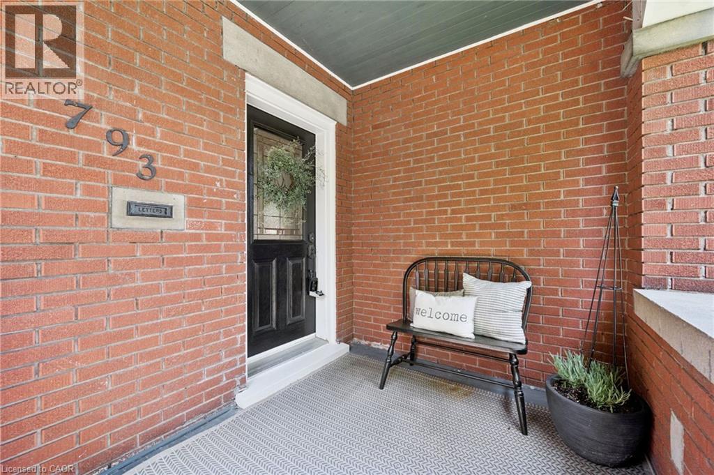 793 BELMONT Avenue W