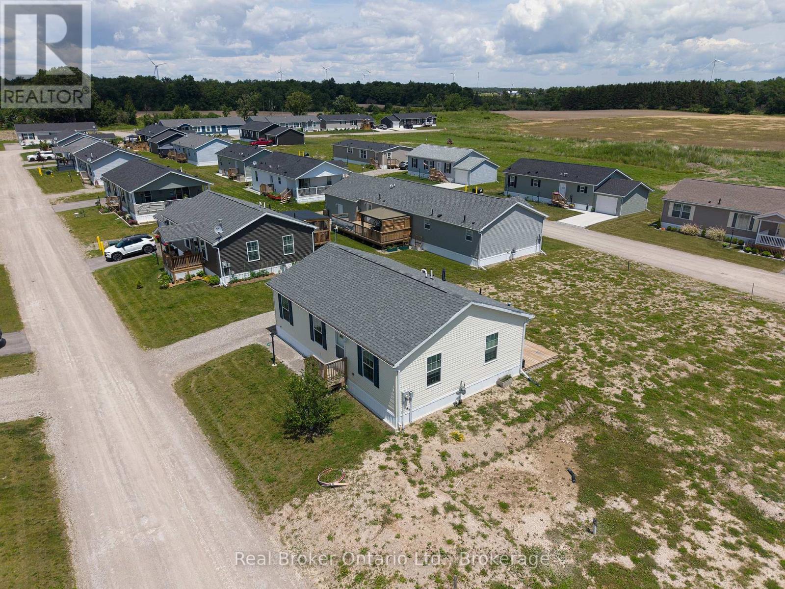 Photo 1 of 44 — 10 BENT WILLOW COURT, Haldimand (Nanticoke), ON N0A1L0