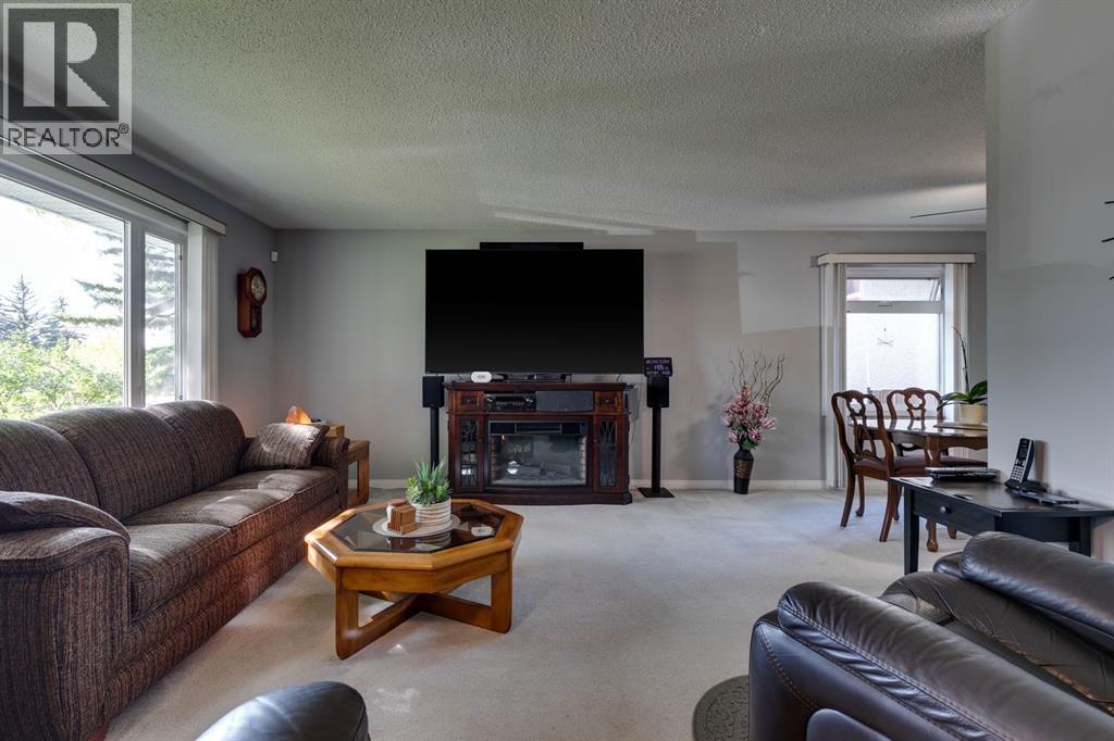 360 Malvern Close NE