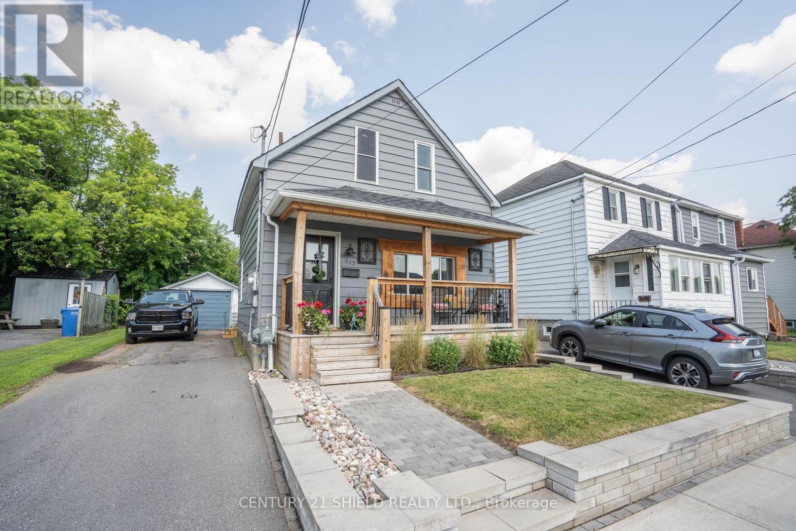 Photo 1 of 27 — 813 YORK STREET, Cornwall, ON K6J4A7