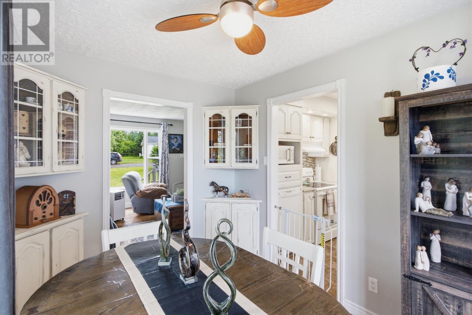 11 Pine Crescent