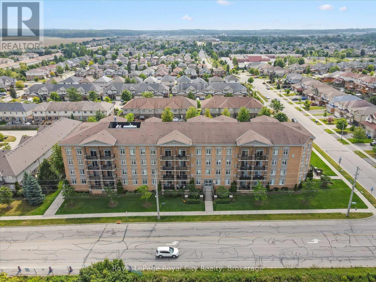 Photo 1 of 35 — 403 - 2 COLONIAL DRIVE Unit 403, Guelph (Pineridge/Westminster Woods), ON N1L0K8