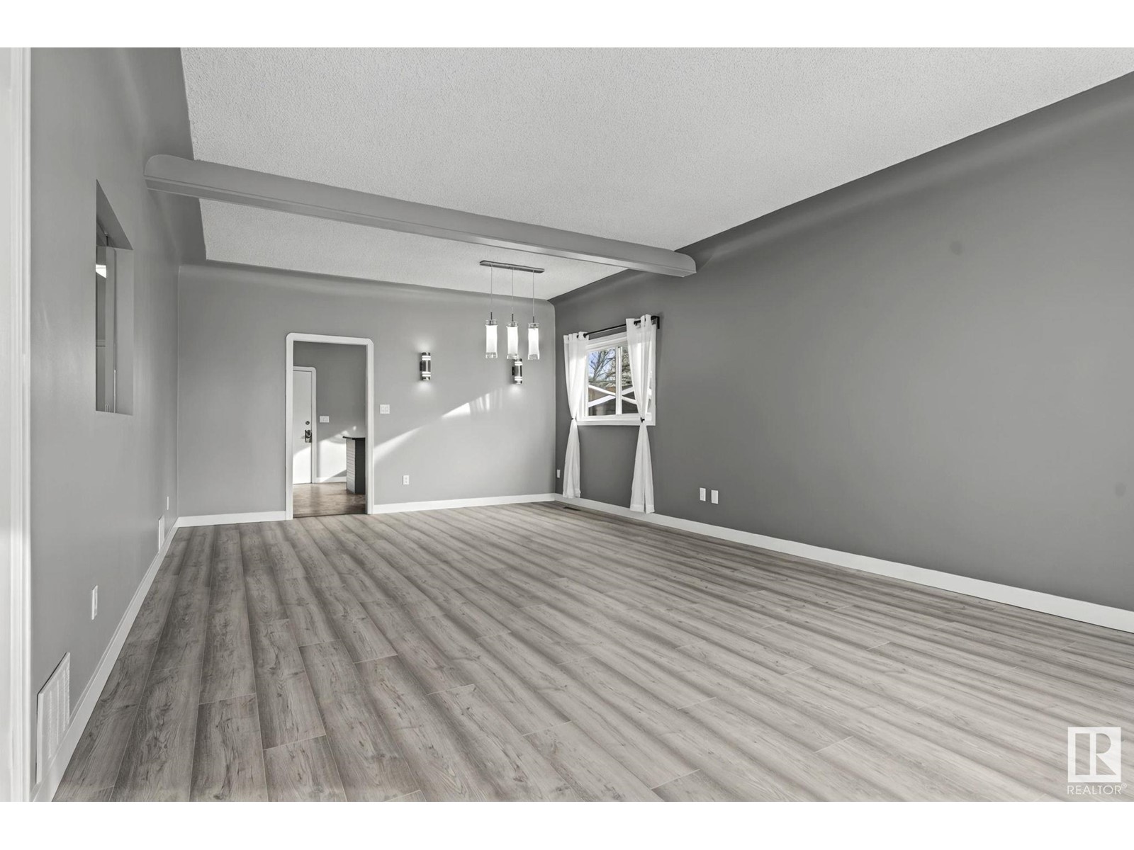 7204 78 AV NW