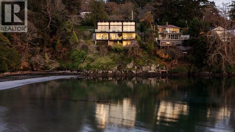 2701 Sea View Rd Saanich BC V8N1K7
