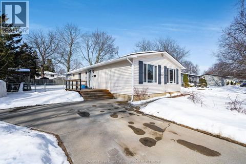 Property photo of 302 summerset avenue, kingsville, ON n9y2b9