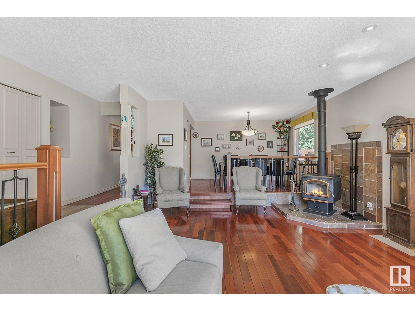 208 Gariepy CR NW