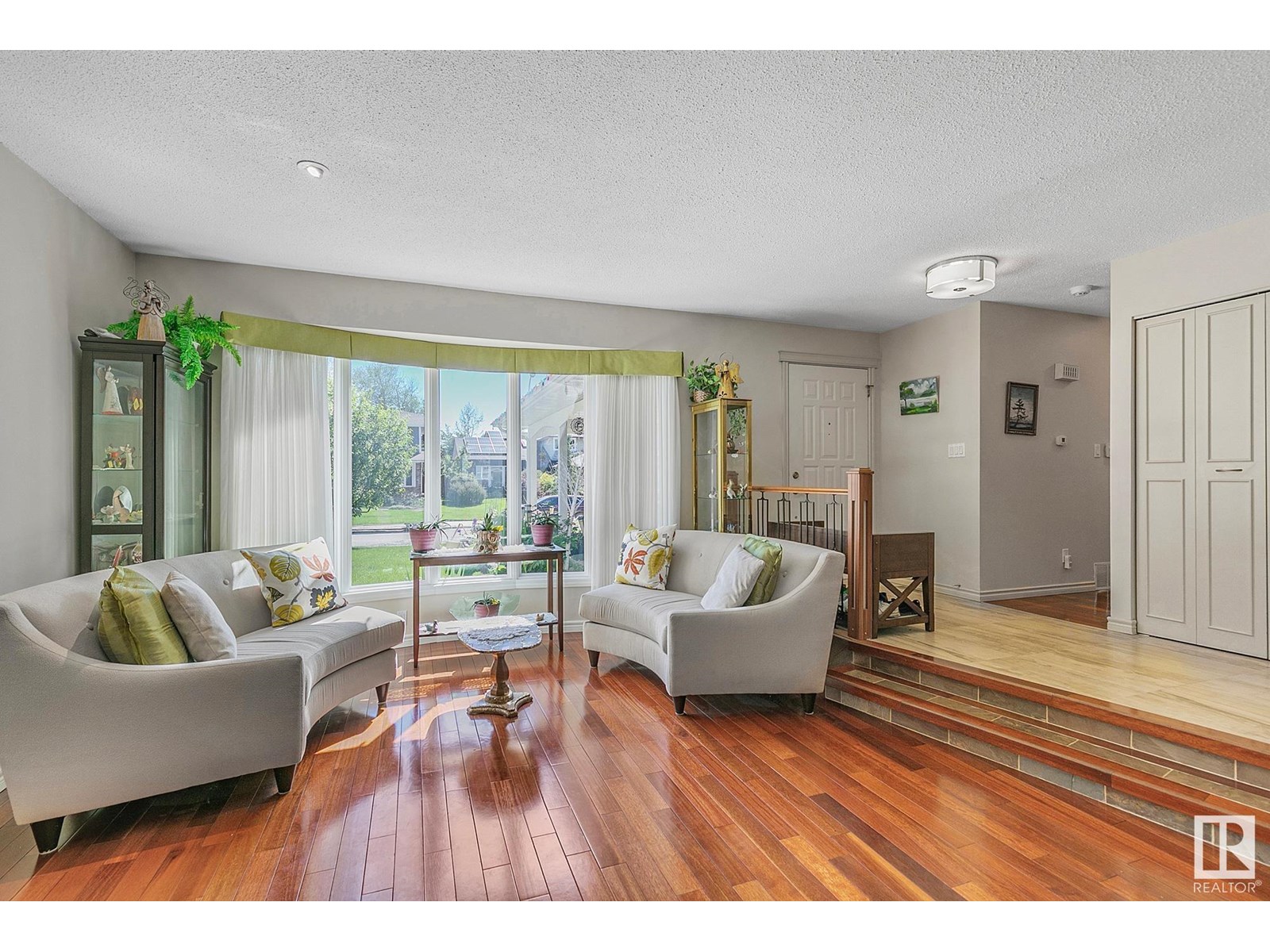 208 Gariepy CR NW