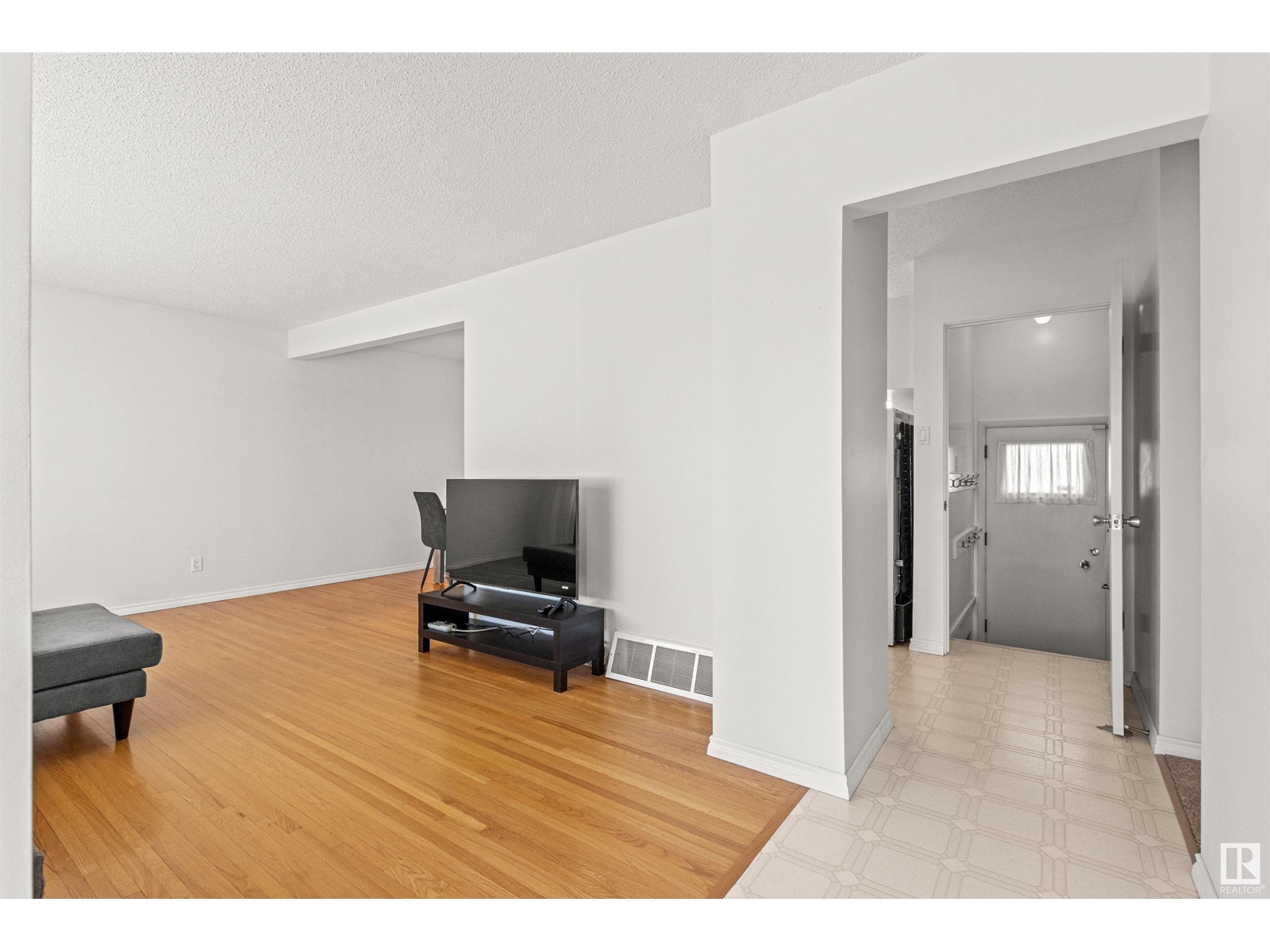 8416 135A AV NW