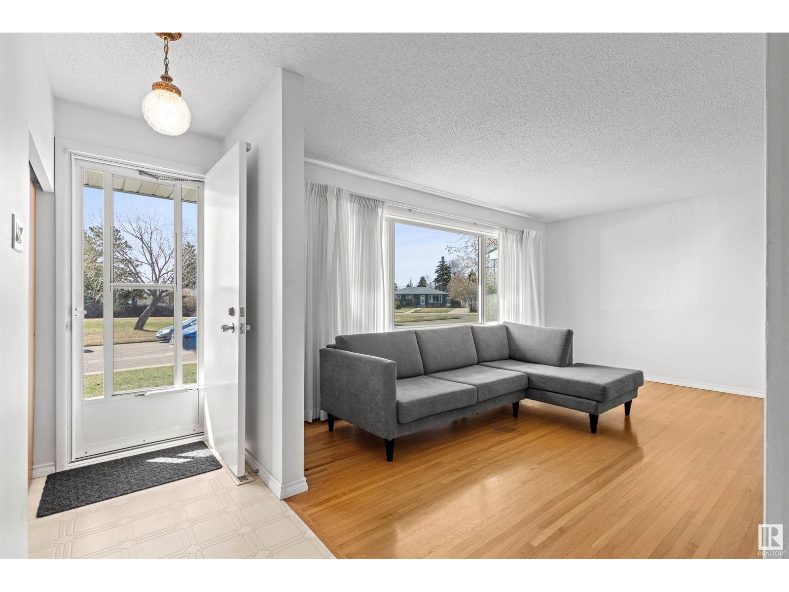8416 135A AV NW