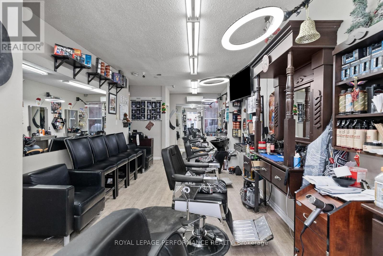 UNIT #A - 235 LAURIER AVENUE E