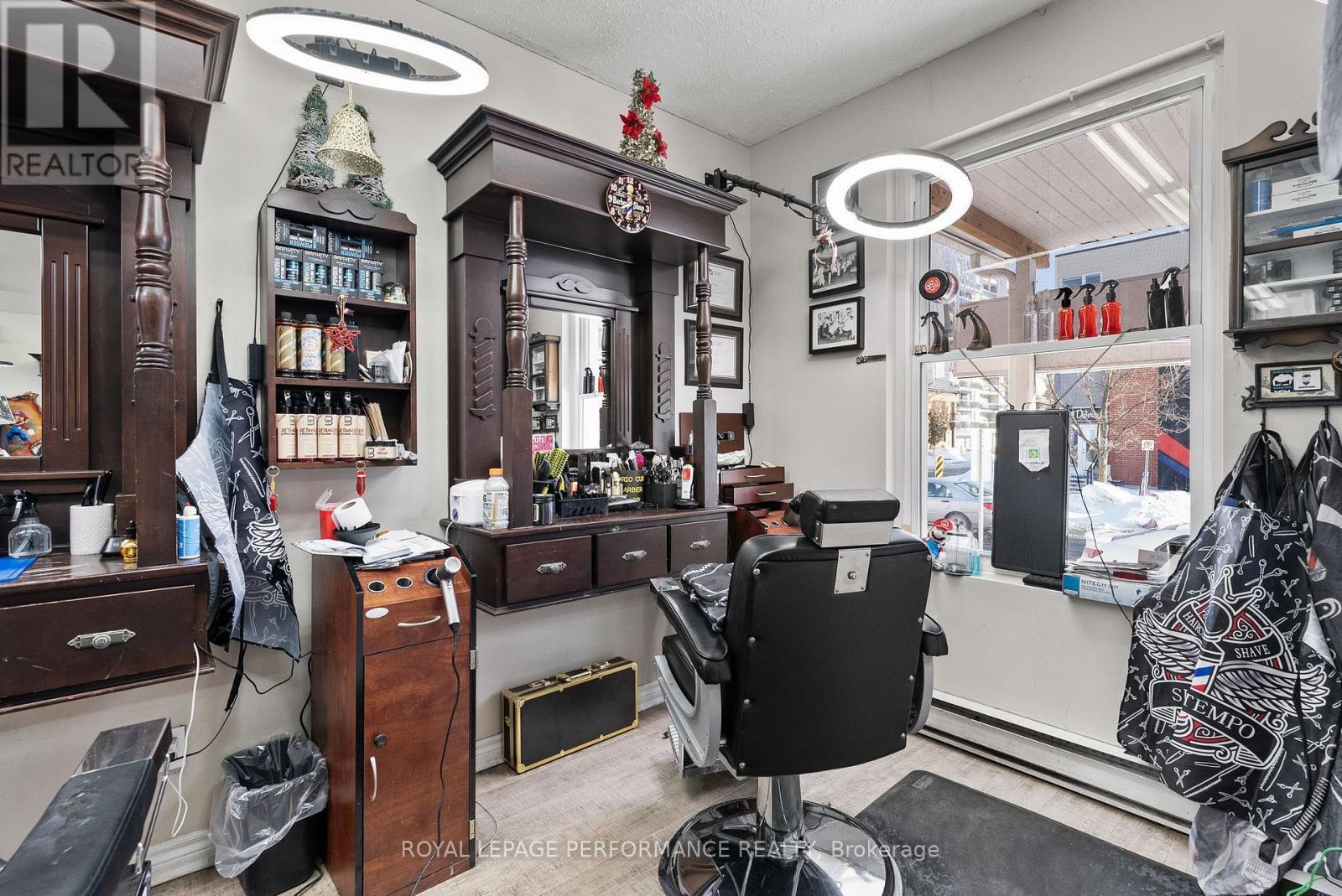 UNIT #A - 235 LAURIER AVENUE E