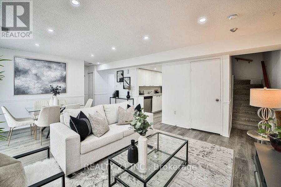 1036 - 75 WELDRICK ROAD E