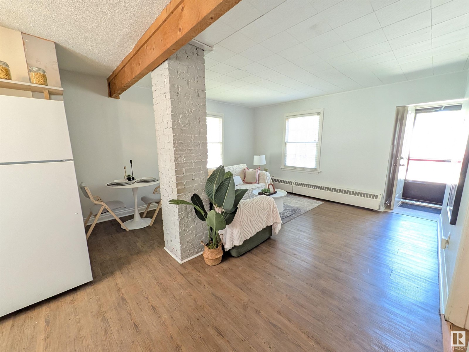 10633 76 AV NW