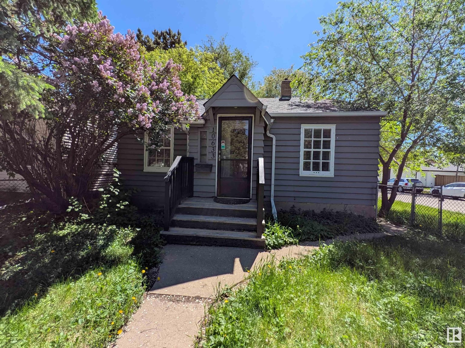 10633 76 AV NW