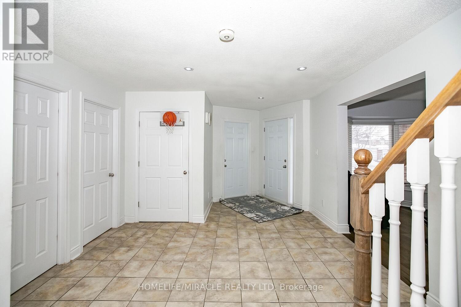 25 OAKLEA BOULEVARD