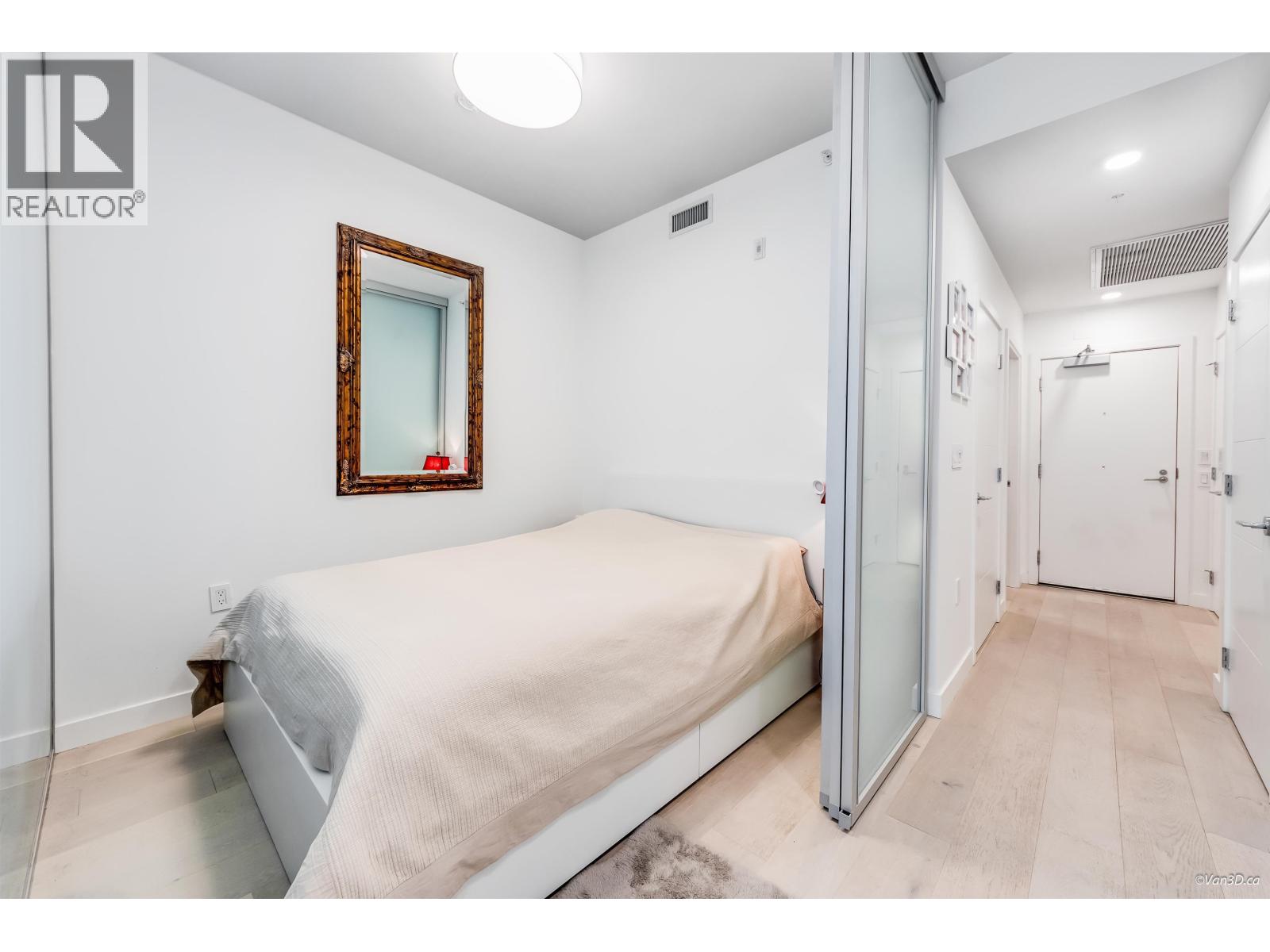 102 4240 CAMBIE STREET