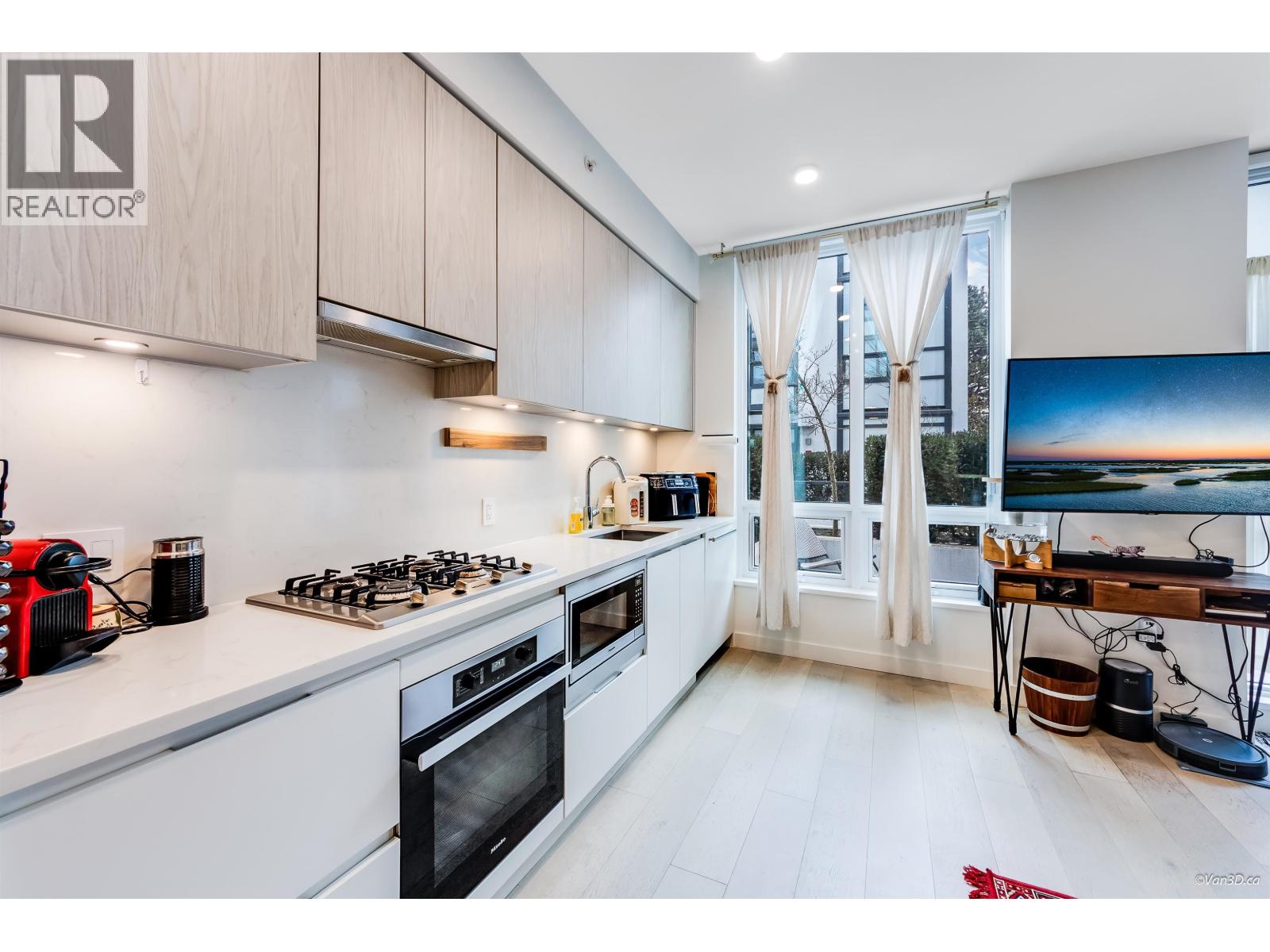 102 4240 CAMBIE STREET