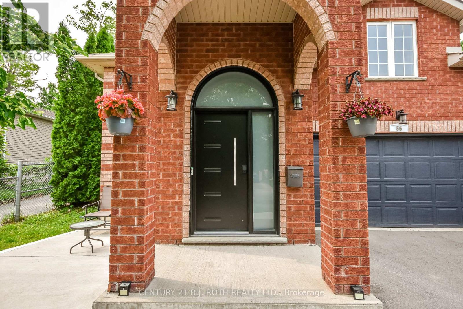 56 MONIQUE CRESCENT