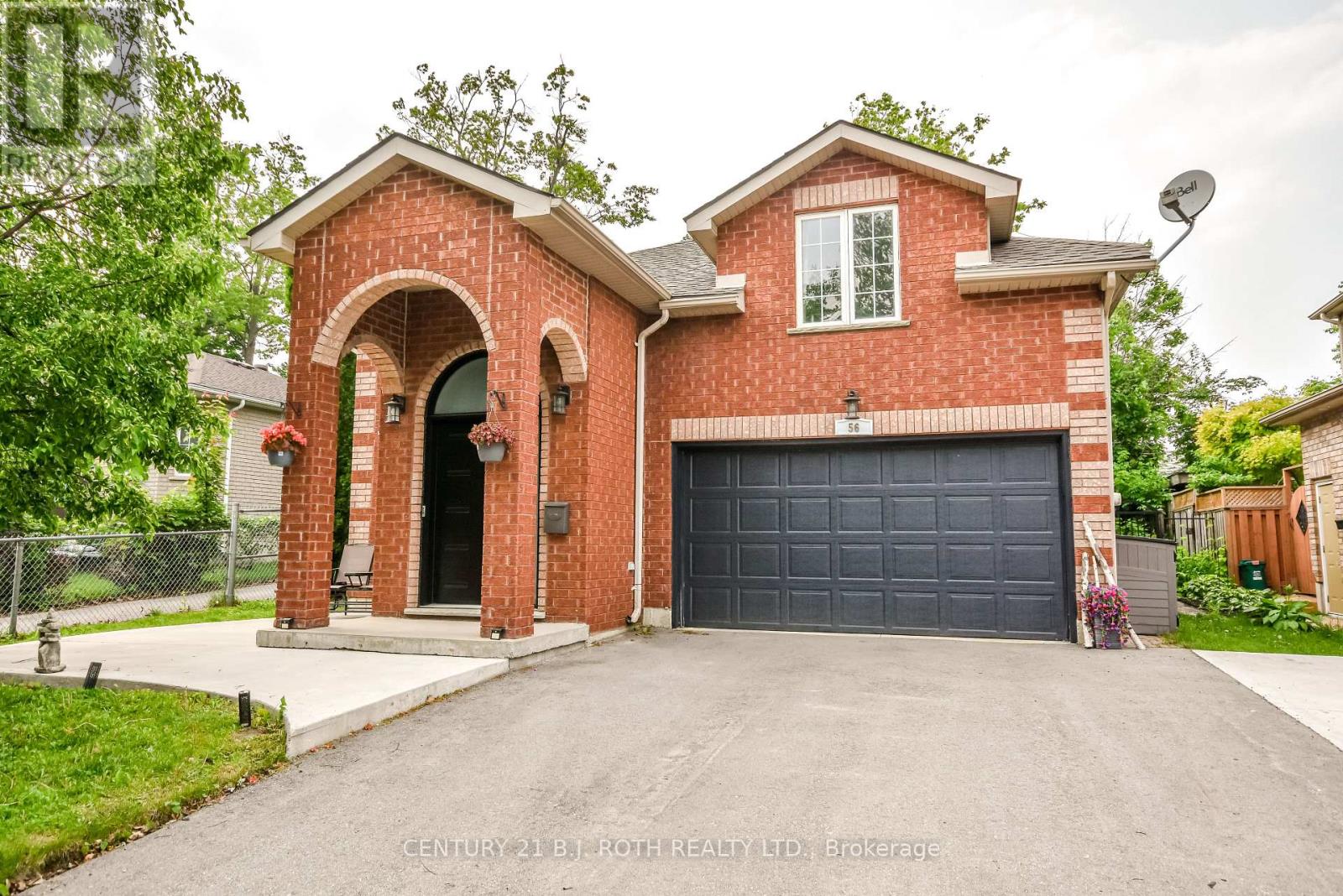 56 MONIQUE CRESCENT