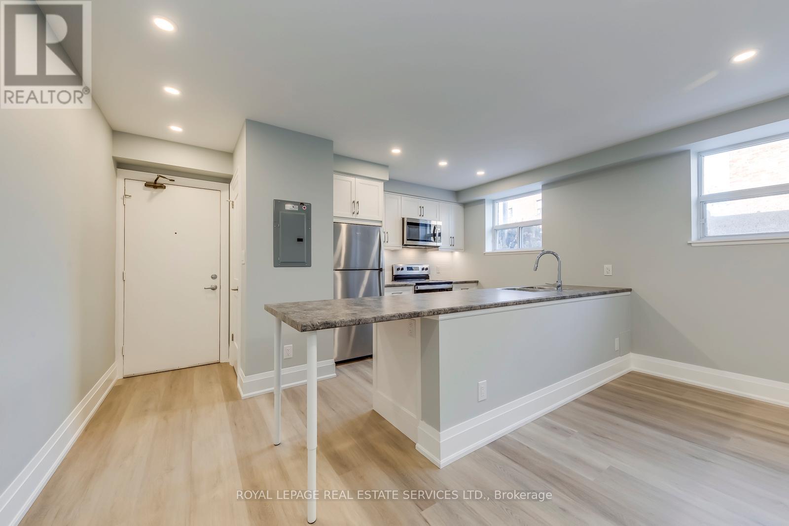 322 LAKESHORE ROAD W