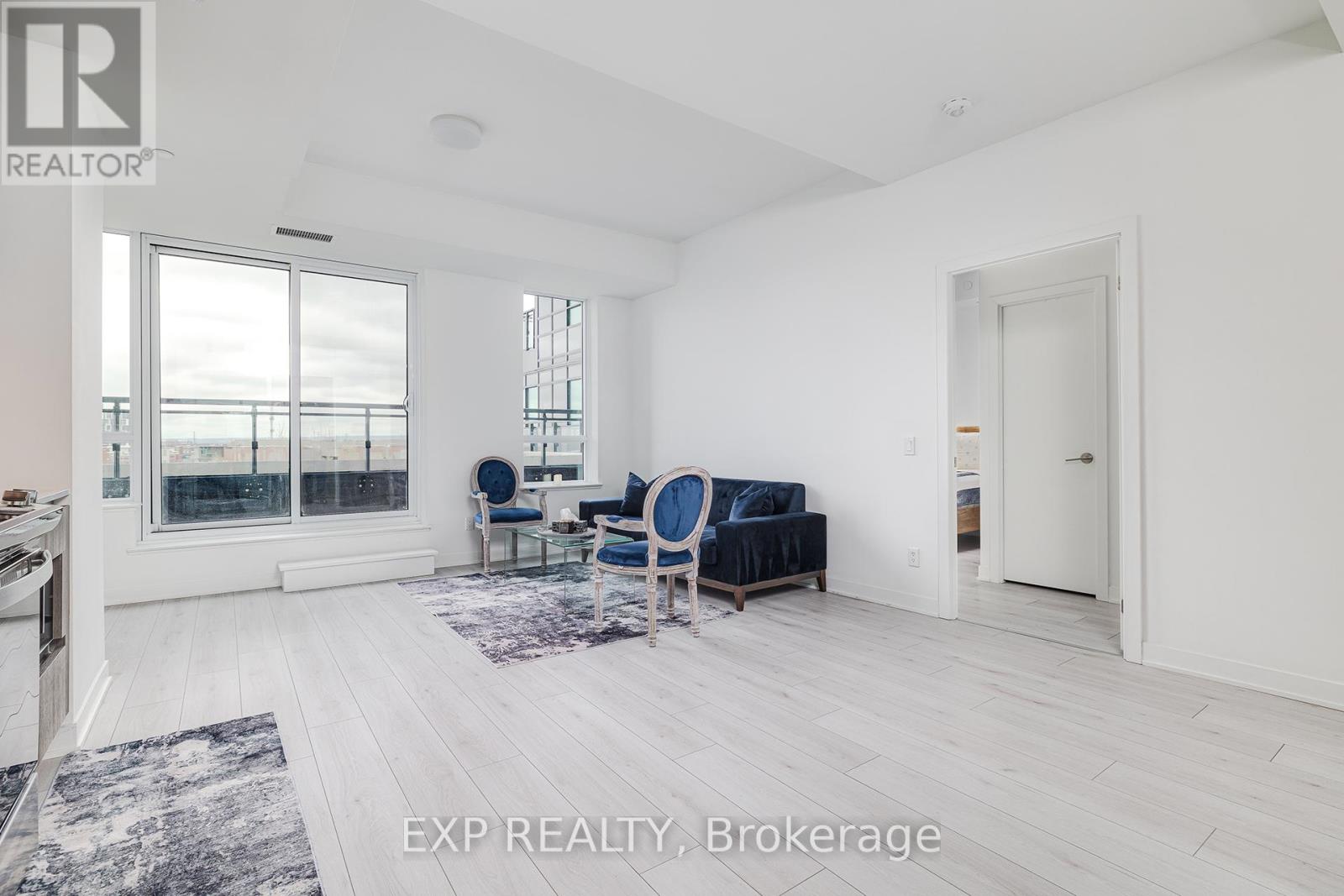 307 - 405 DUNDAS STREET W
