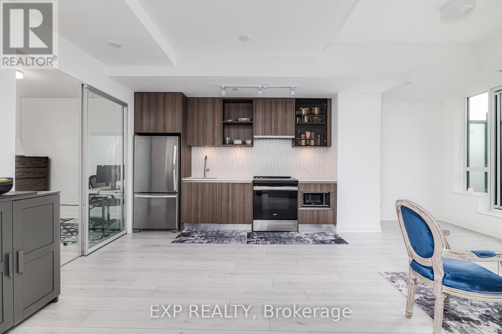 307 - 405 DUNDAS STREET W
