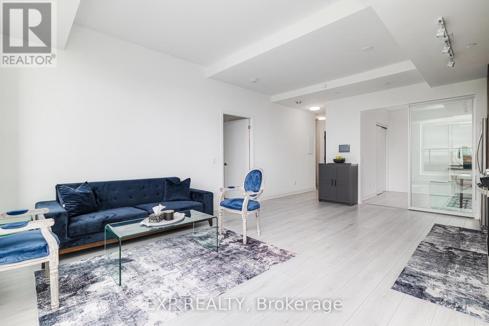 307 - 405 DUNDAS STREET W