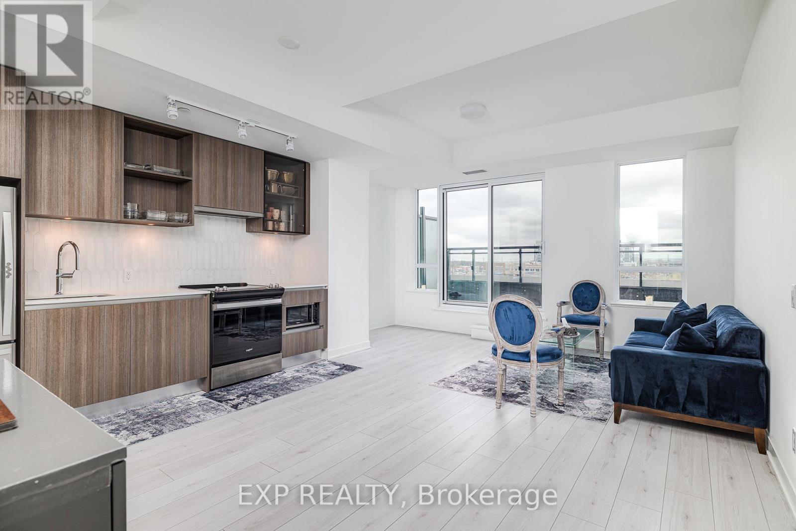 307 - 405 DUNDAS STREET W