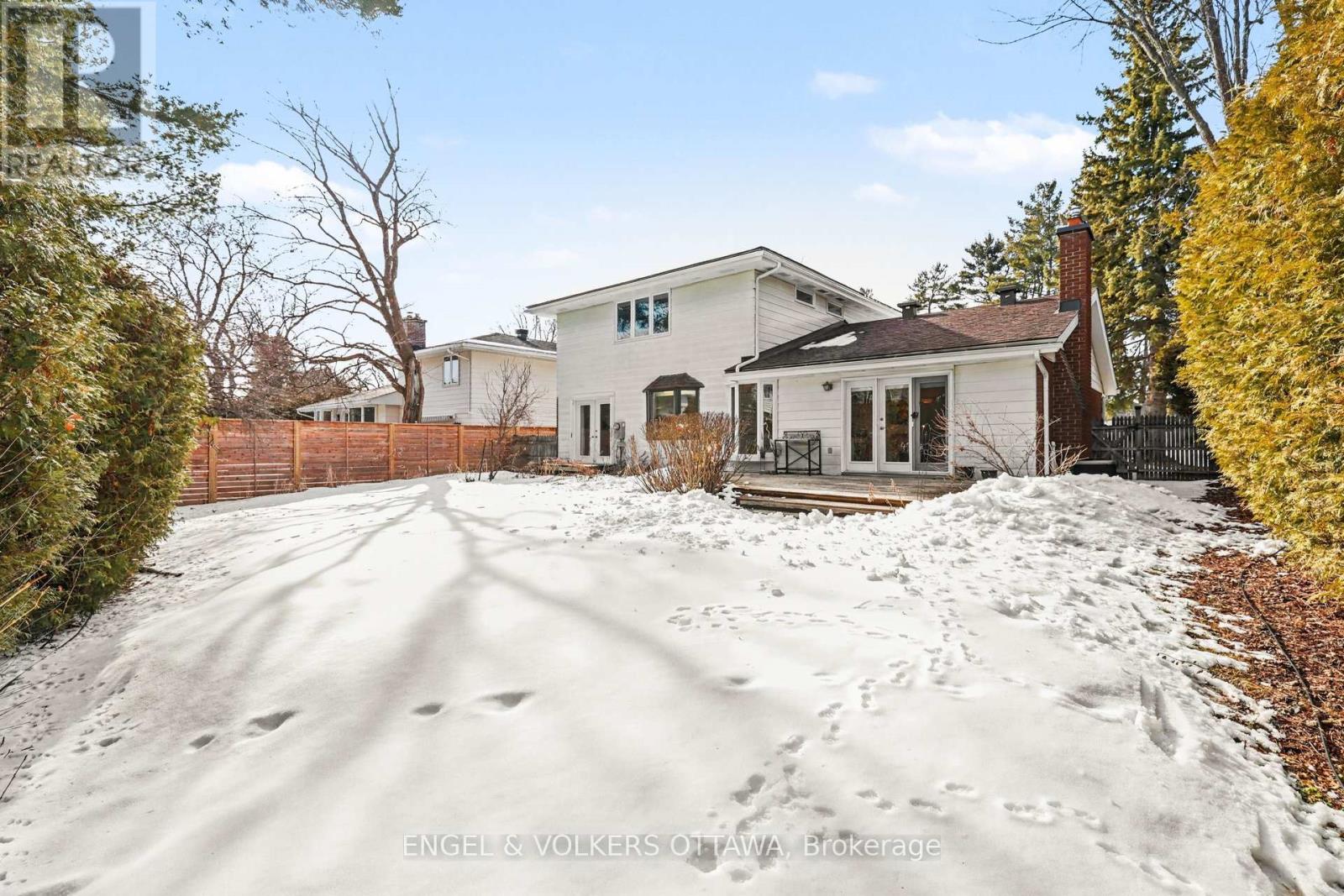 11 GLENDENNING DRIVE