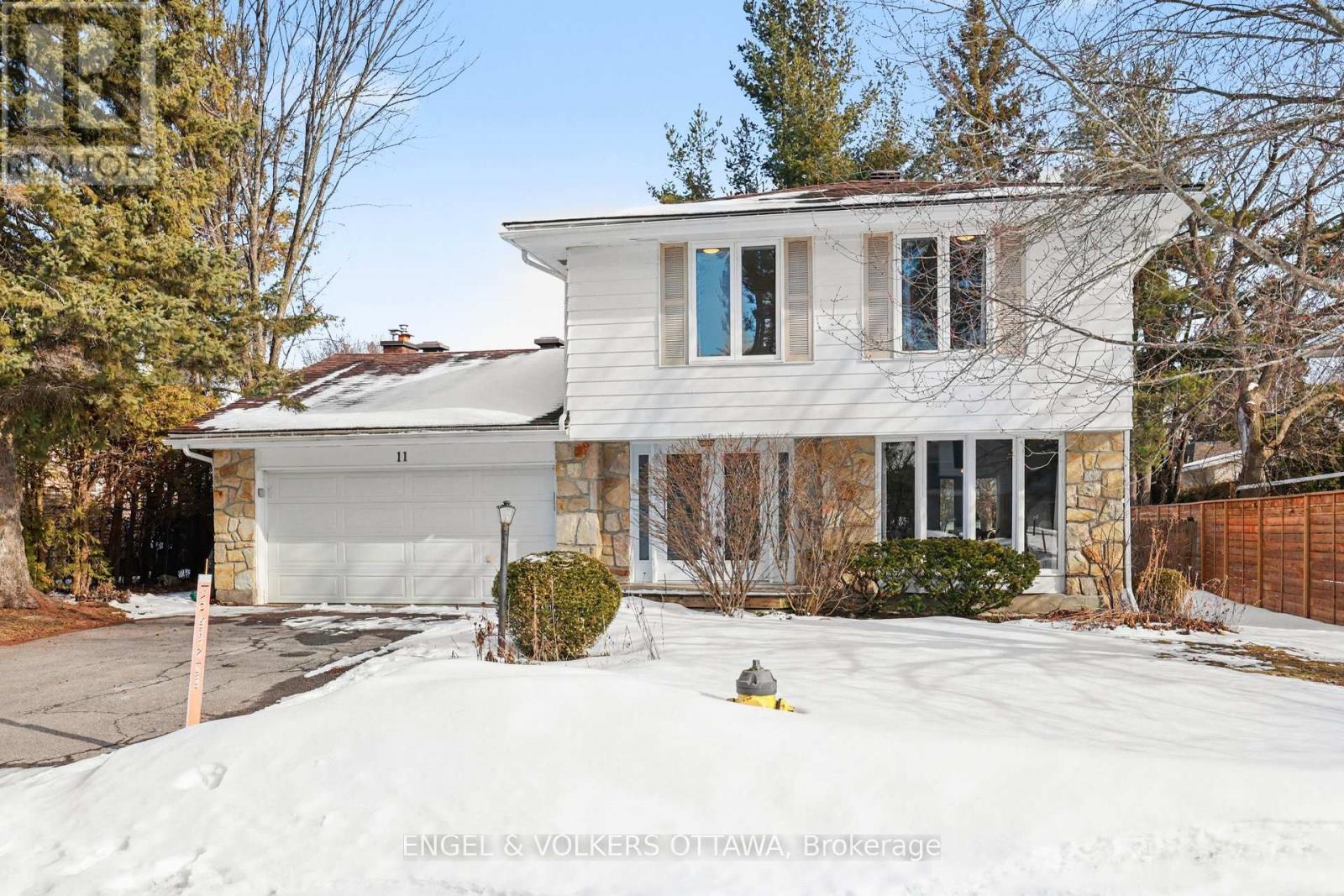 11 GLENDENNING DRIVE