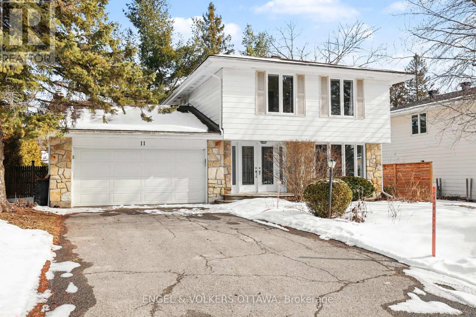 11 GLENDENNING DRIVE