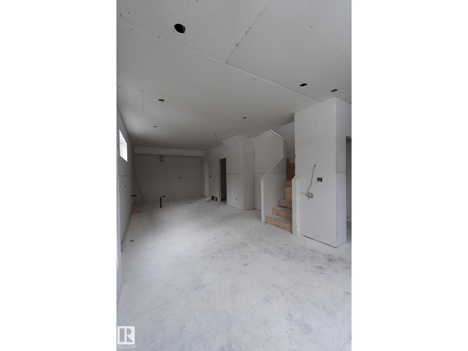 10352/10354 147 ST NW NW