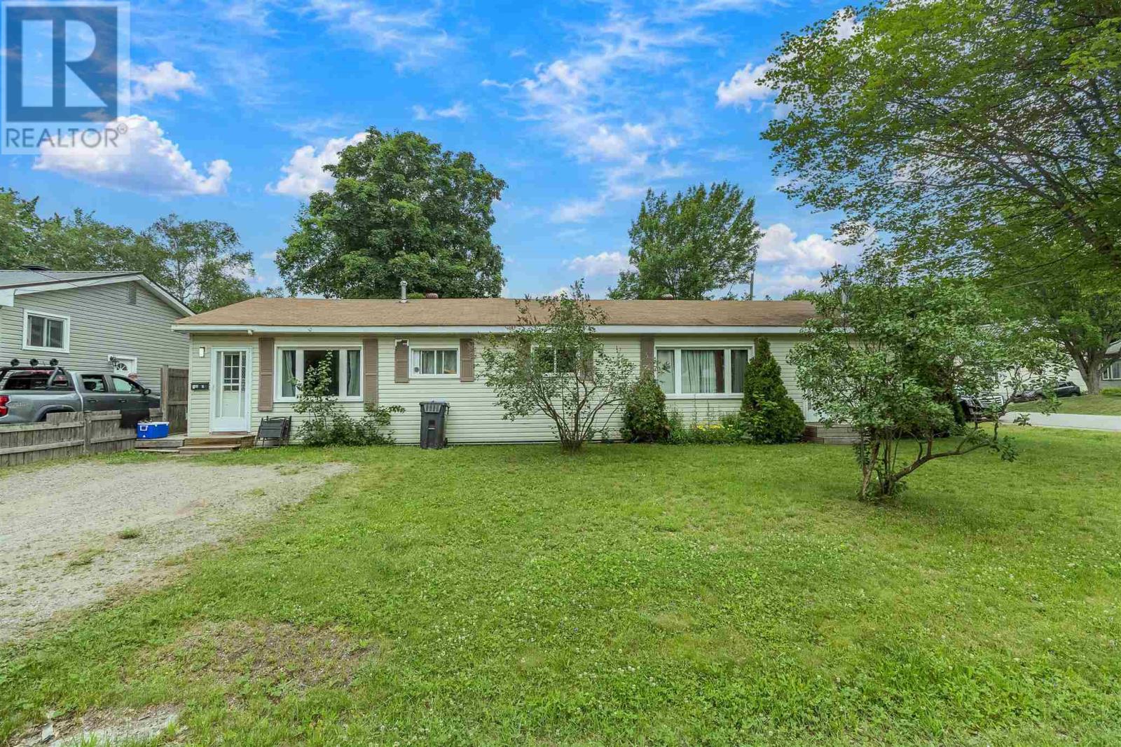 Photo 1 of 26 — 100 Amy AVE, Sault Ste. Marie, ON P6B3X6