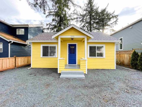 298 HEMLOCK STREET|Cultus Lake North Cultus Lake BC V2R4Y7