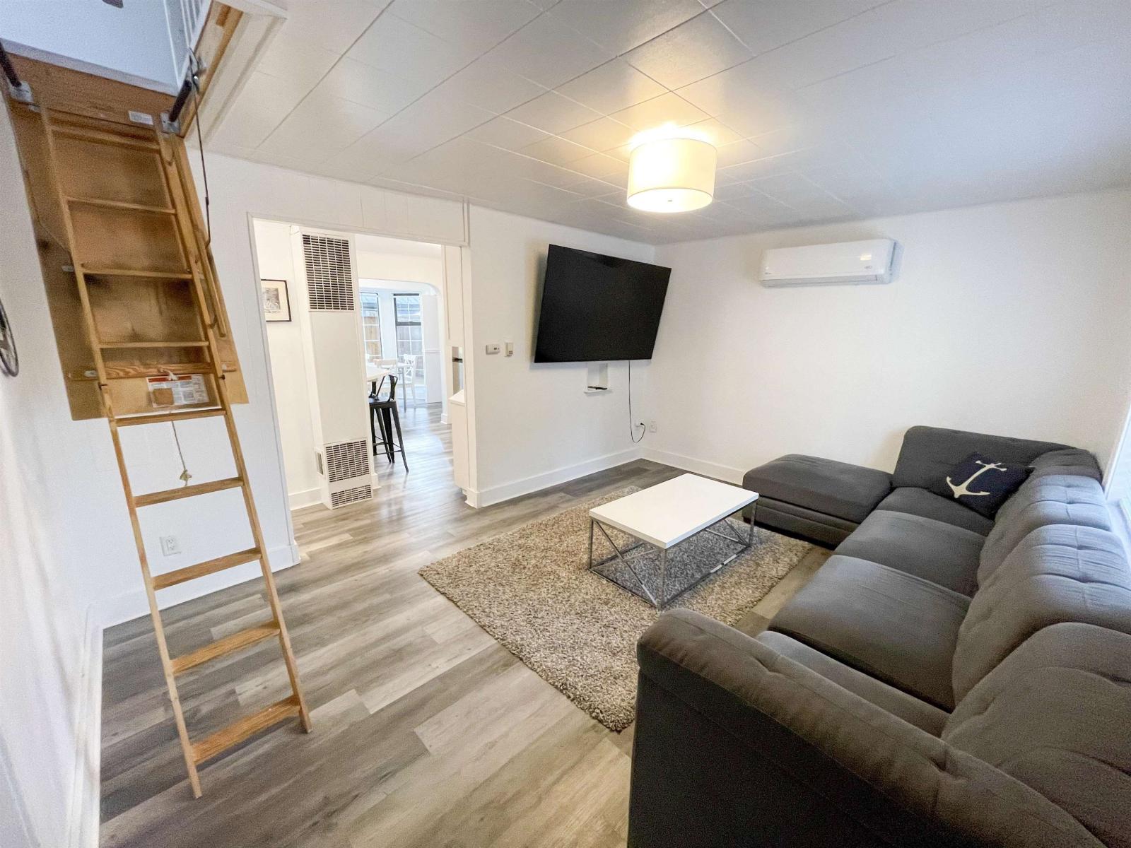 298 HEMLOCK STREET|Cultus Lake North