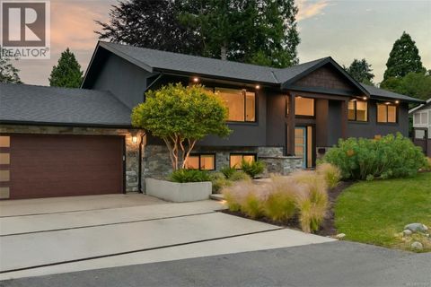 2091 Stonehewer Pl Oak Bay BC V8S2Z8