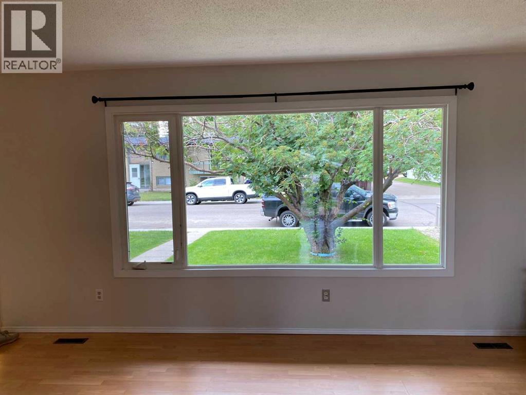 31 10 Street W