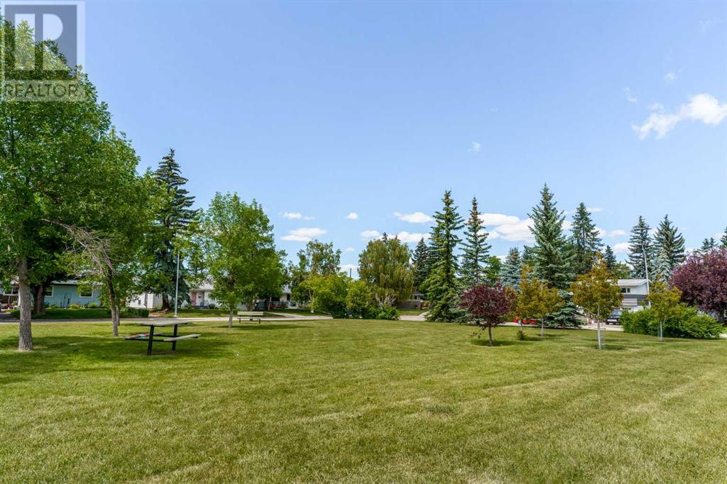 74 Hallbrook Place SW
